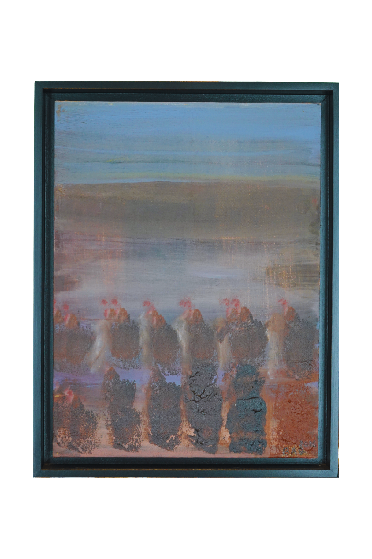 Peinture encadrée verticale aux brumes bleues et mauves, avec une ligne d'arbres sombres au premier plan.