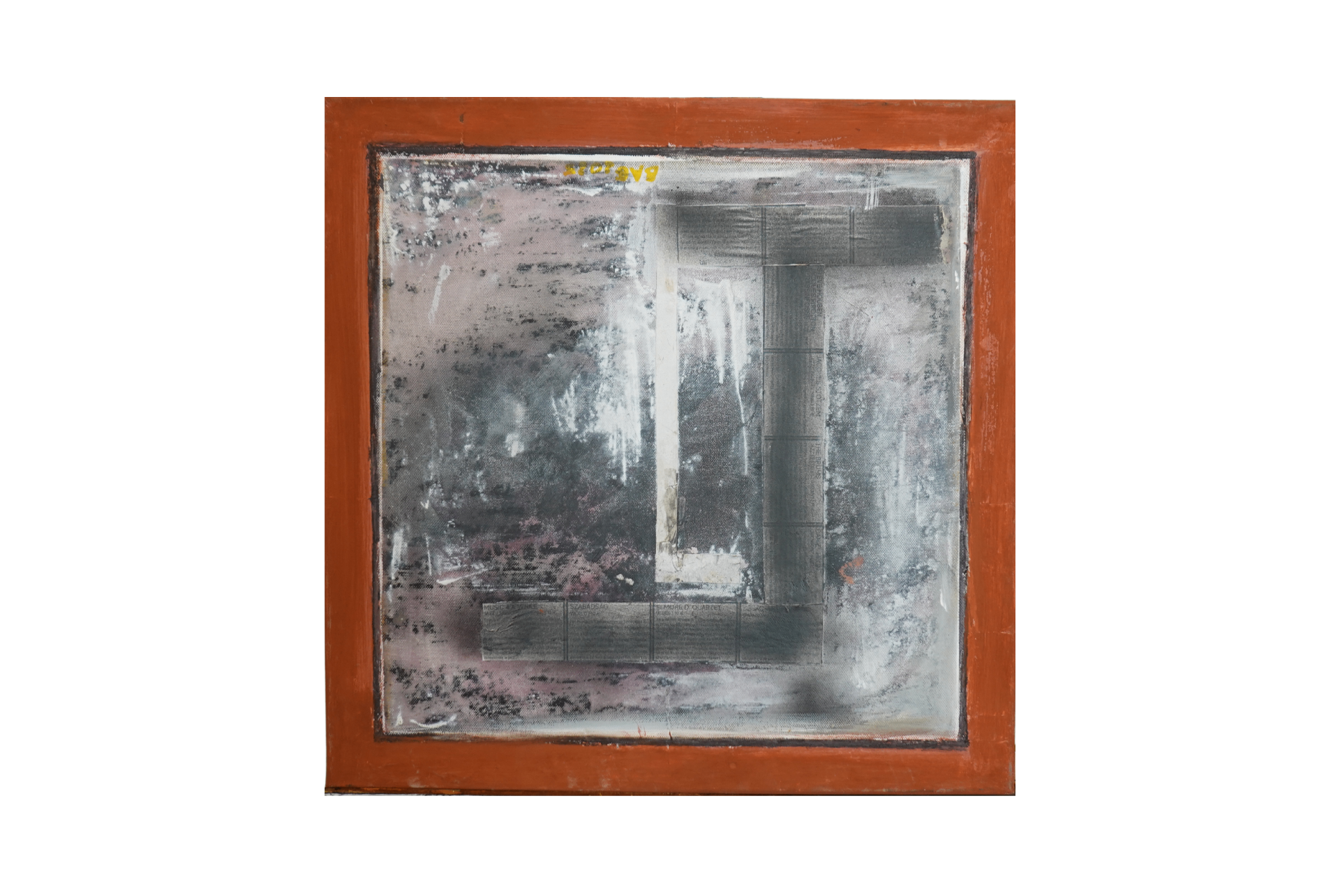 Œuvre encadrée ocre avec intérieur gris noir, traces blanches et collages géométriques sombres.